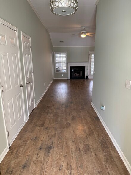 Building Photo - 102 Bill Park Dr