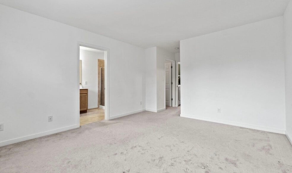 Building Photo - 205 Monroe Point Dr