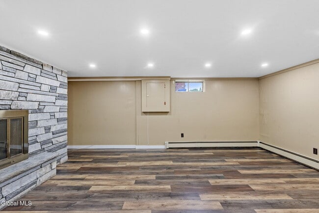Building Photo - 92 Daytona Ave
