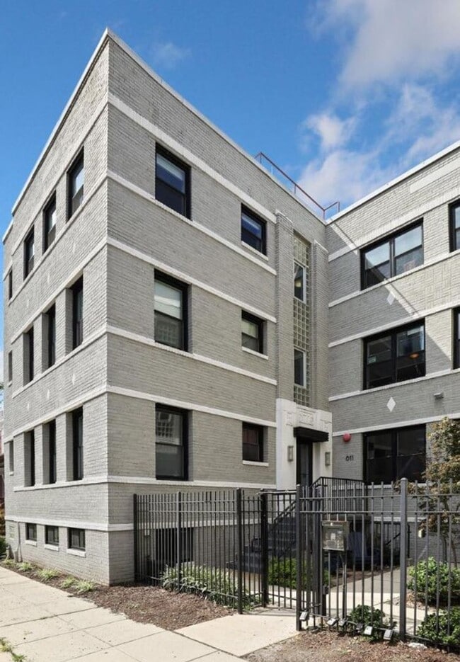 Building Photo - CoHi - Spacious One Bed Condo