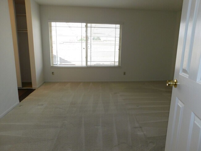 Building Photo - Charming 4 Bed, 2 Bath, Single-Story home in Fullerton.