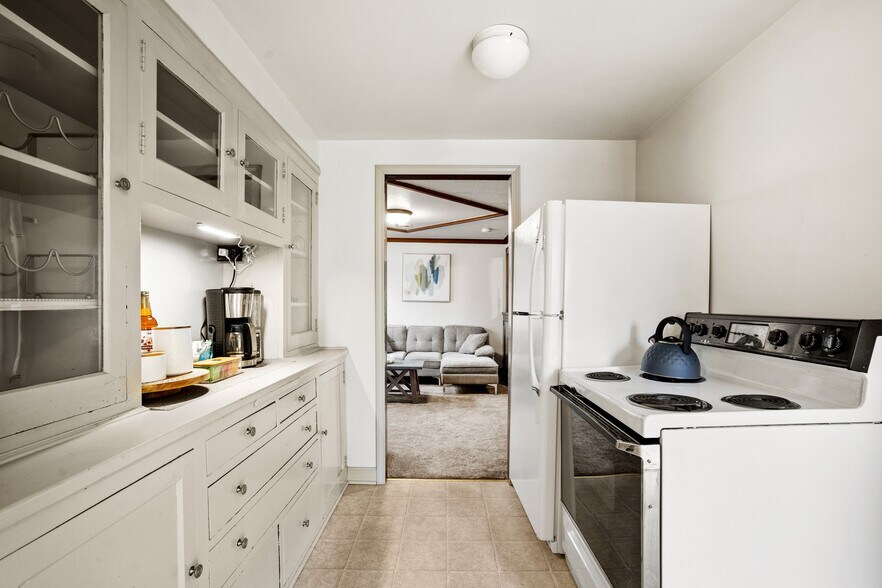 Building Photo - 316A E Burdick Ave