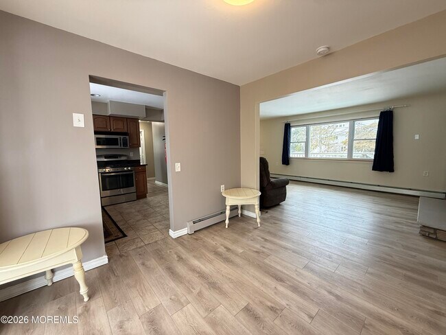 Building Photo - 63 Shorewood Dr