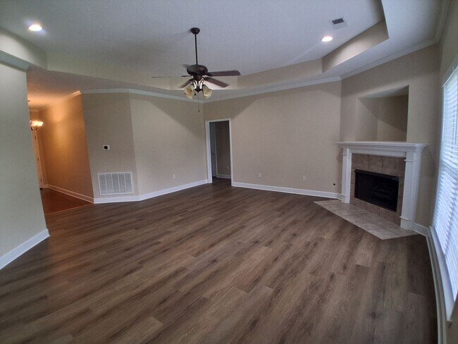 Building Photo - Beautiful 4-bedroom 2 bath home 69S Tuscaloosa