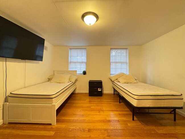 Building Photo - 19th Street