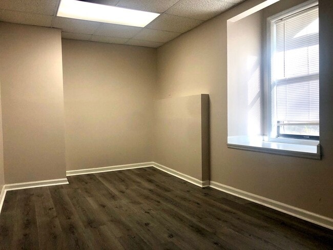 Building Photo - 1+ Acre of Wooded Privacy in Allatoona High School