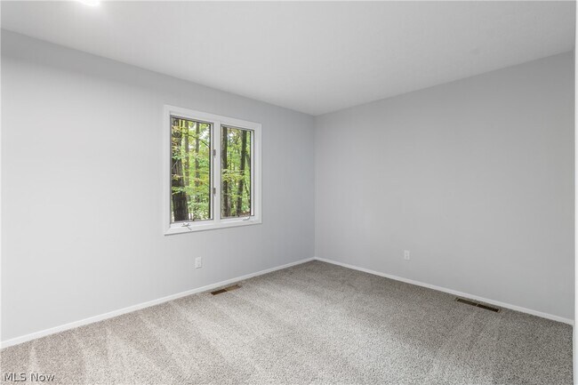 Building Photo - 17767 Falling Leaves Rd
