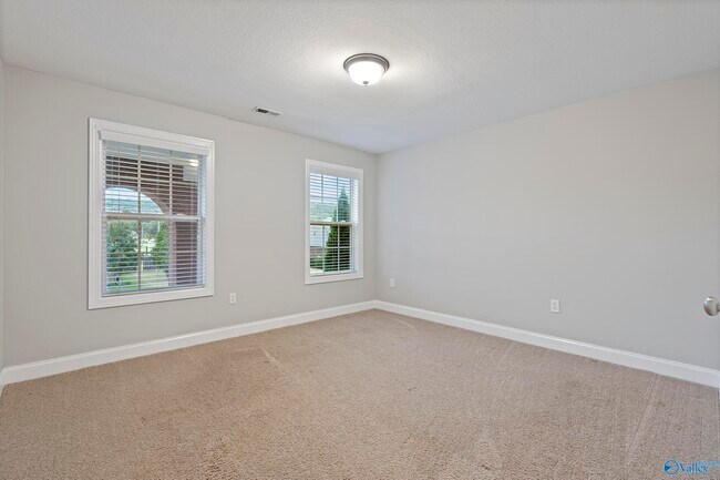 Building Photo - 5031 SE Valley Cove Dr