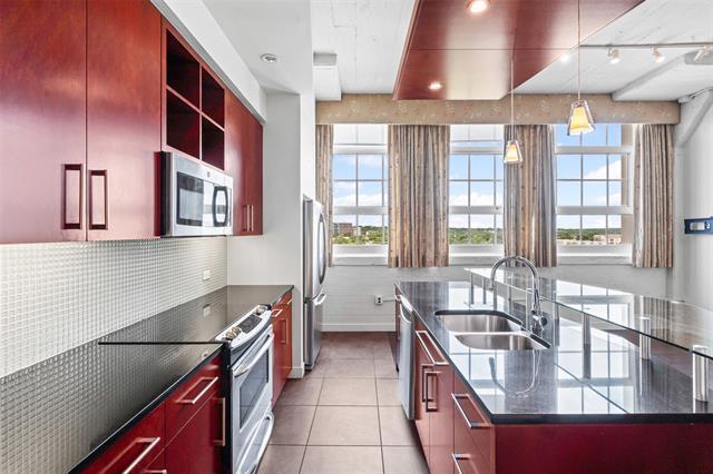 Building Photo - 2600 W 7th St