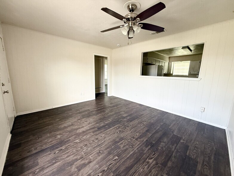 Building Photo - 3525 Country Club Rd