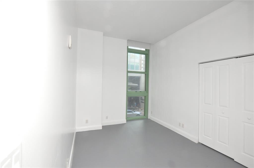 Building Photo - 101 E Flagler St