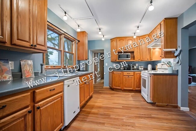Building Photo - 9068 Black Oak Rd
