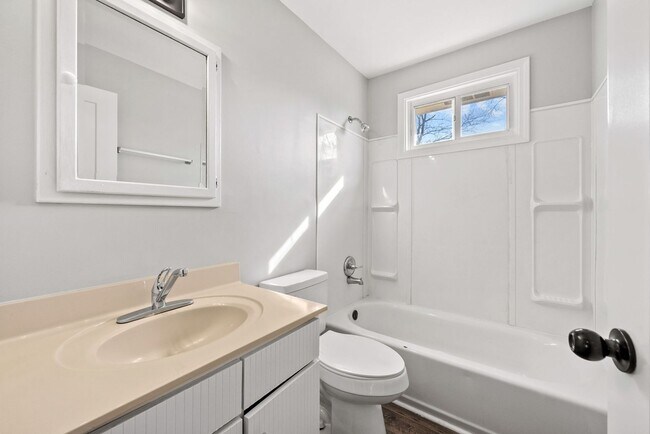 Building Photo - 110 Tandy Dr