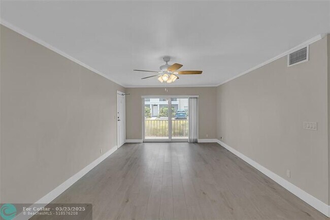 Building Photo - 6319 Bay Club Dr