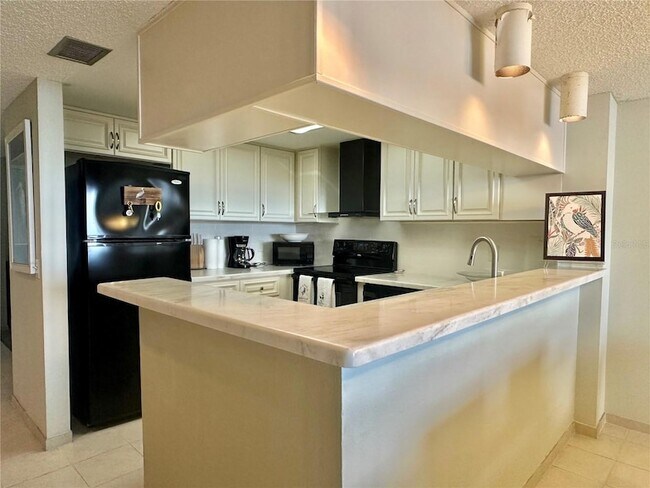 Building Photo - 6035 Sea Ranch Dr