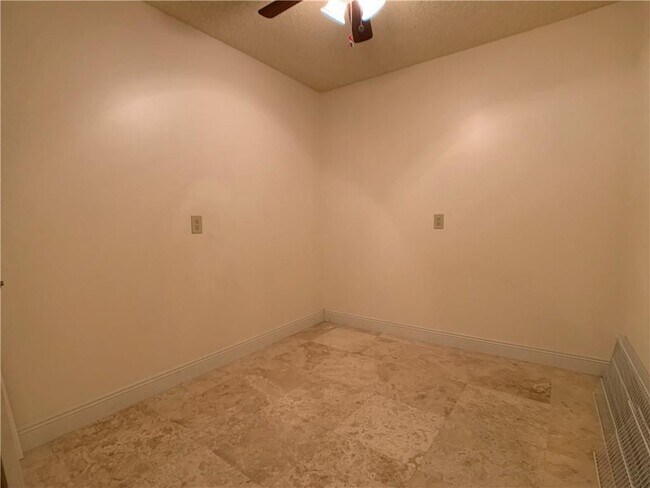 Building Photo - 1721 Whitehall Dr