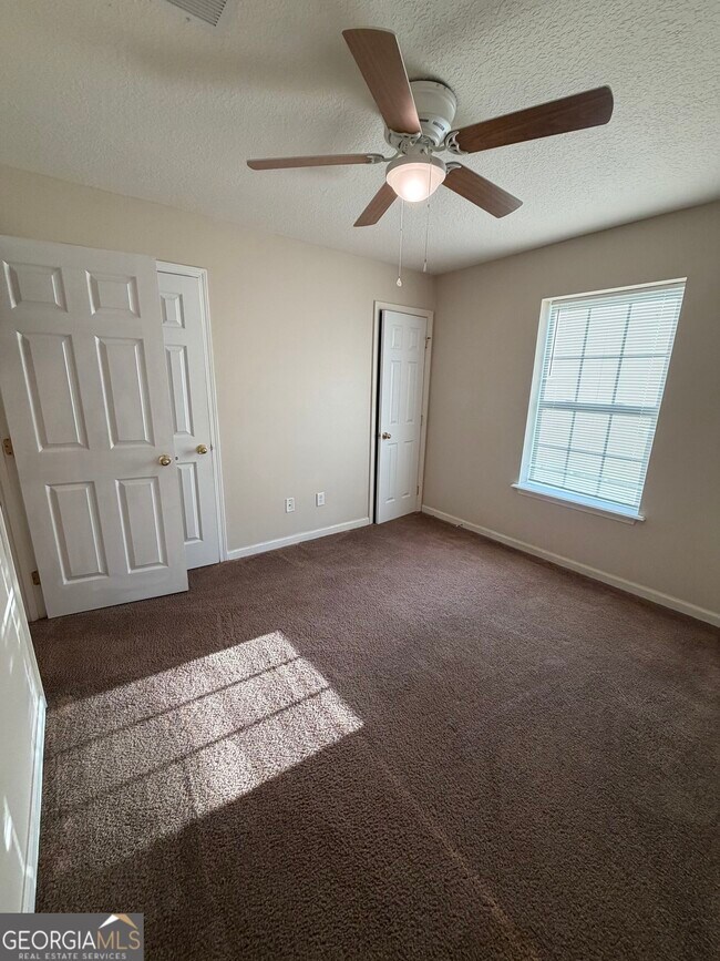 Building Photo - 410 E Lawnwood Ave
