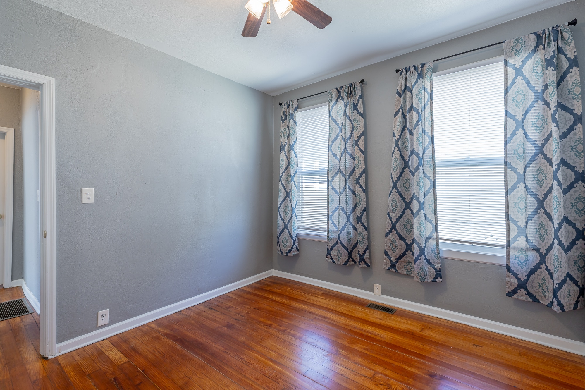 Building Photo - 2107 Oak St