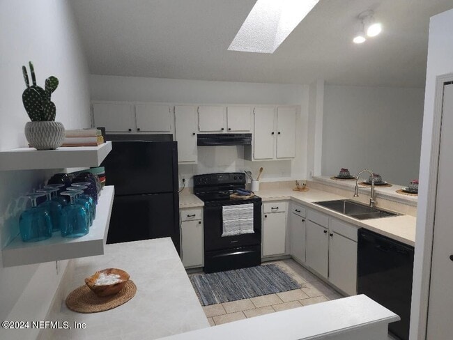 Building Photo - 2662 Malibu Cir