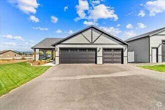Building Photo - Beautiful New home in Post Falls