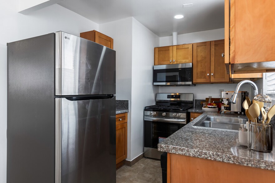 Kitchen - 11481 Cumpston St