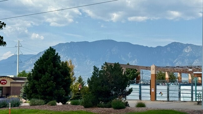 Building Photo - Fully Remodeled 2 Bedroom Townhome in Sout...
