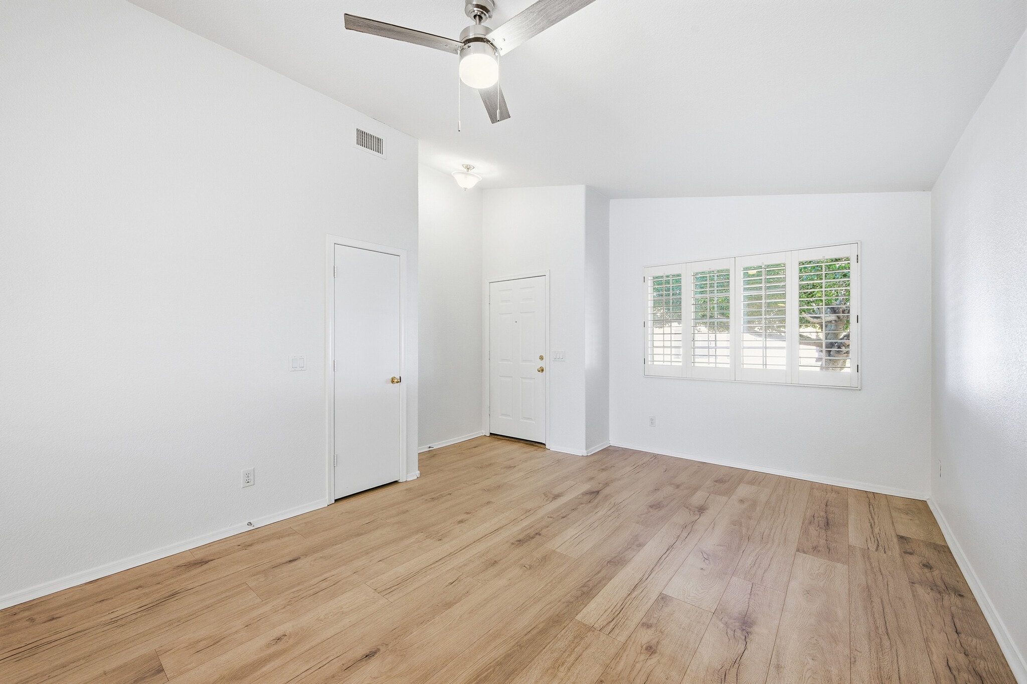 Building Photo - 7319 W Eugie Ave