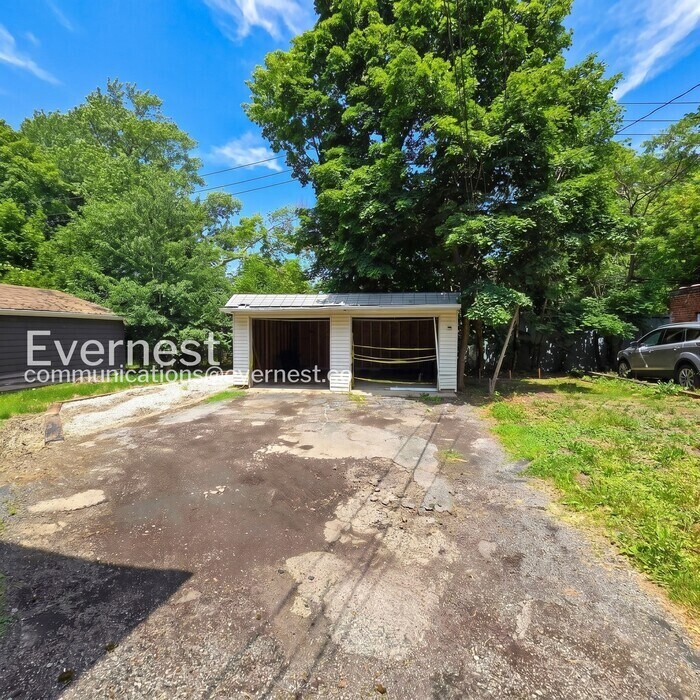 Building Photo - 3411 Beechwood Ave