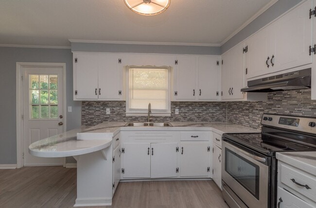 Building Photo - Updated 3 bed/2 bath home for lease in Old...