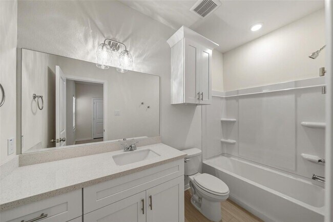 Building Photo - 716 W Dallas St