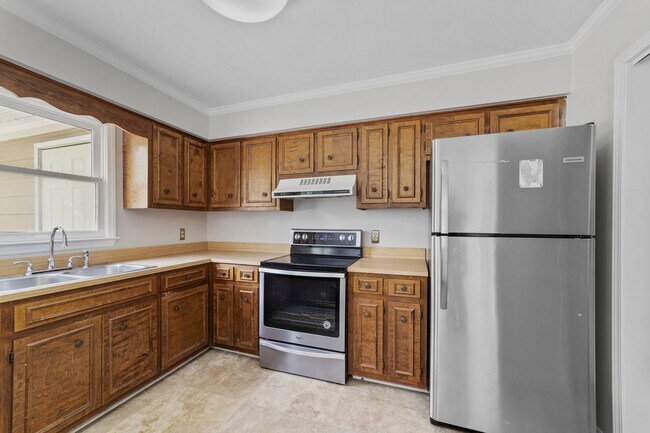 Building Photo - 803 W Davis St