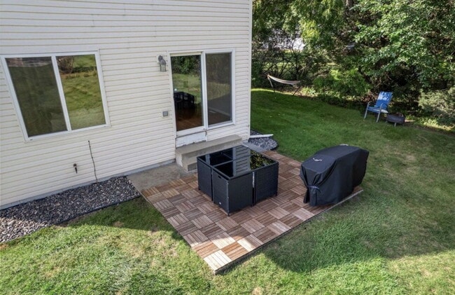 Building Photo - Elegant 3-Bed Single Family with Fireplace & Hardwood Floors in Shakopee – 2345 Sq Ft of Comfort