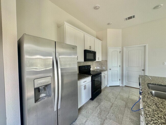 Building Photo - 3 Bed 2 Bath in Kyle Tx