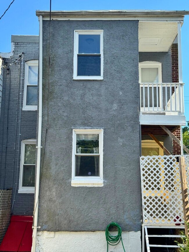 Building Photo - 548 Radnor Ave