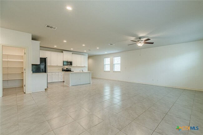 Building Photo - 124 Mary Max Cir