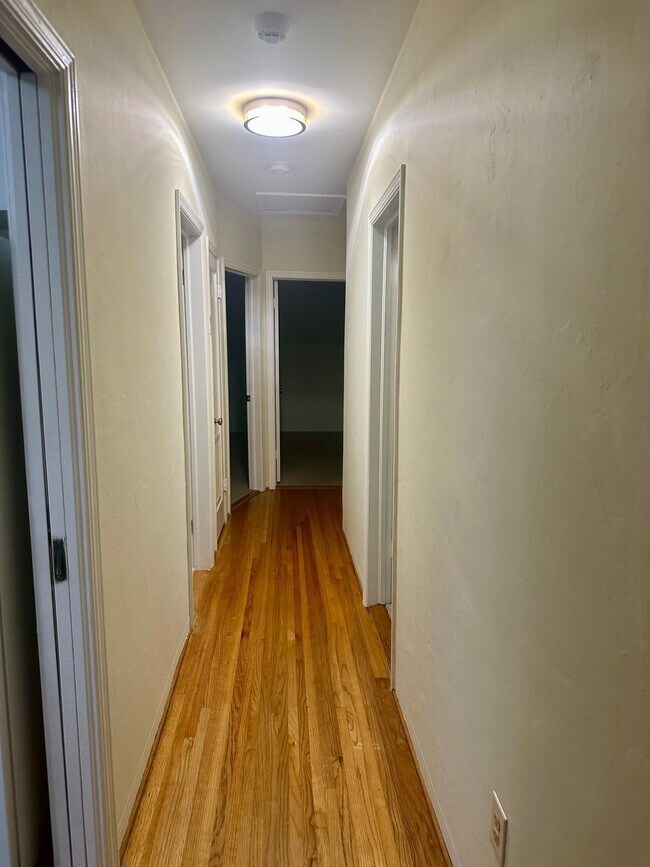 Building Photo - 619 Altara Ave