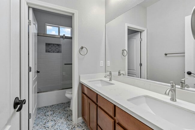 Building Photo - 507 Burk Pl