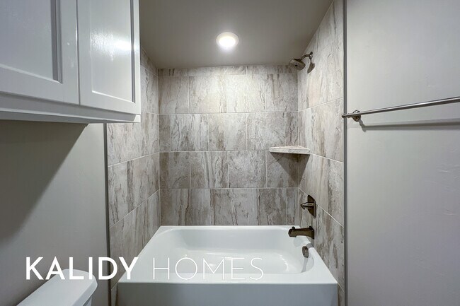 Building Photo - 805 Red River Dr