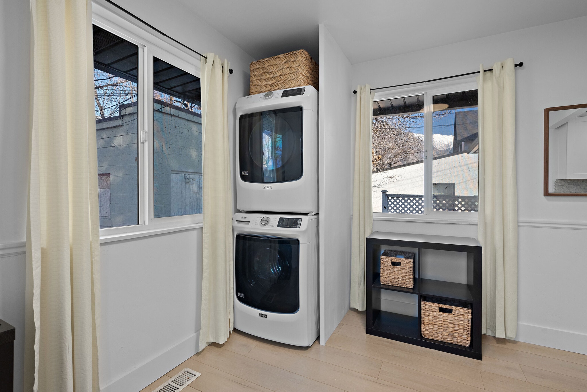 Building Photo - 370 W 400 S