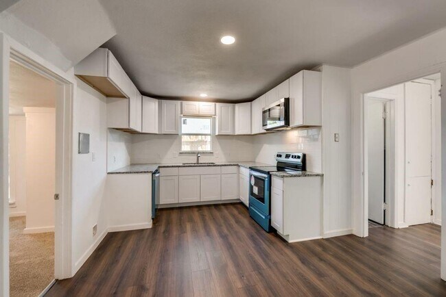 Building Photo - 3415 Crites St