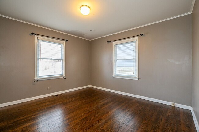 Building Photo - 3 Bedroom 1 Bath in Tulsa