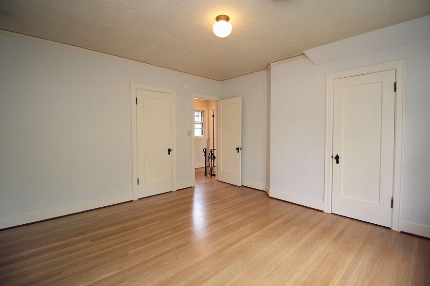 Building Photo - 2904-2914 SE Washington St & 606 SE 29th Ave