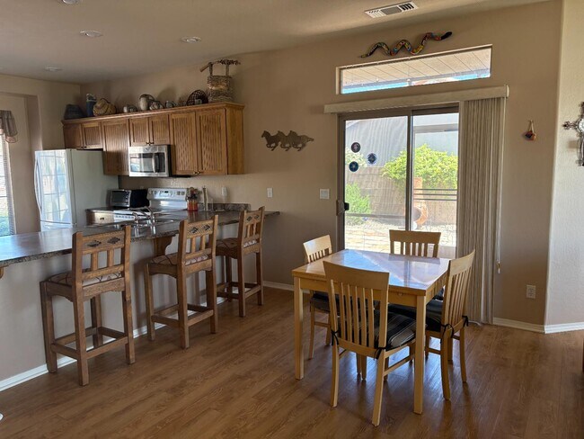 Building Photo - 1455 E Ridgeview Dr