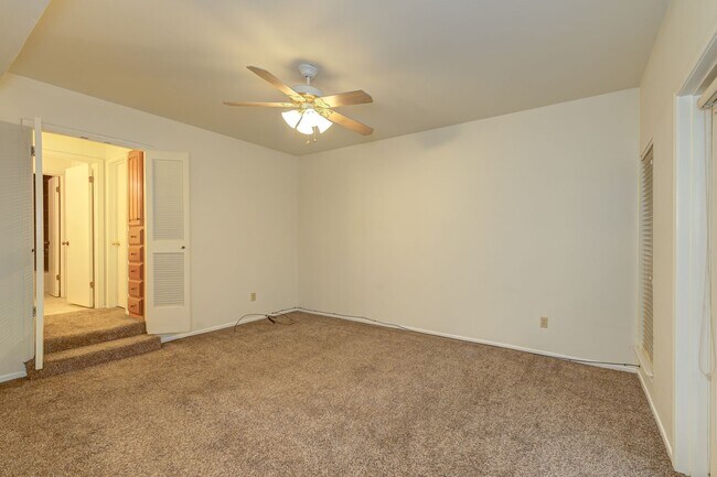 Building Photo - Charming Home with Vaulted Ceilings & Loft Near 281 & Bitters