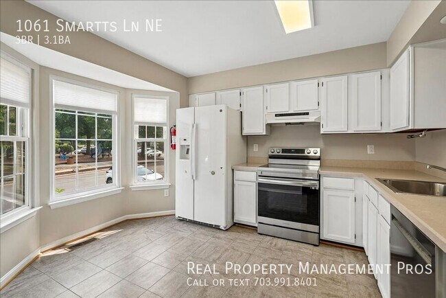 Building Photo - 1061 Smartts Ln NE