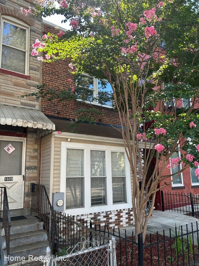 Building Photo - 2 br, 1.5 bath House - 1603 6th St. NW