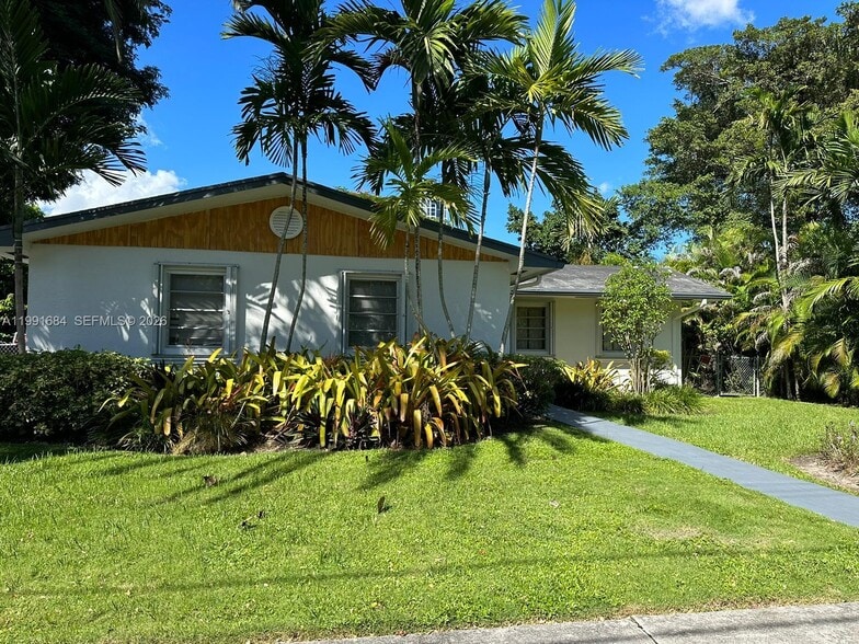 Building Photo - 3755 Oak Ave