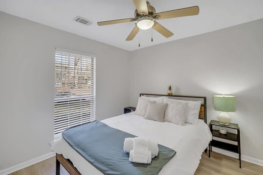 Building Photo - 313 Manden Rd