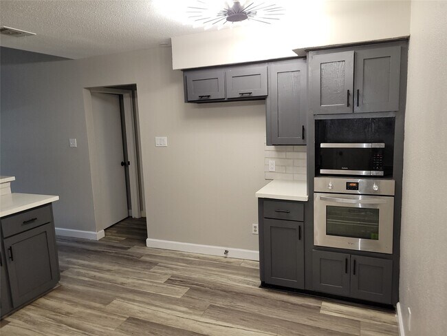 Building Photo - 13923 Ivymount Dr