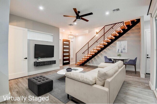 Building Photo - 2507 Rogge Ln